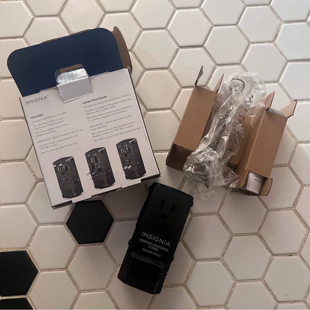 Insignia travel adapter / converter